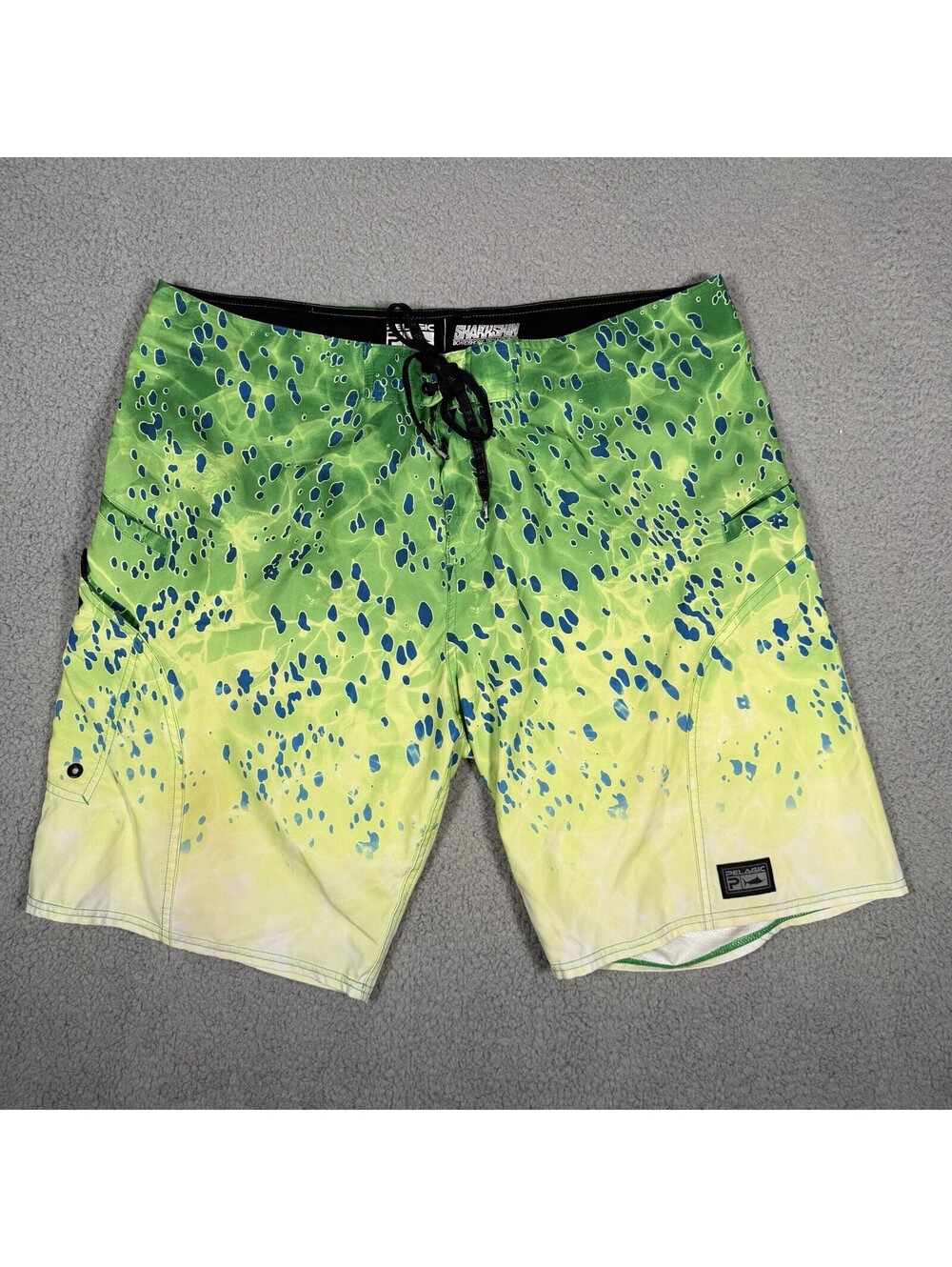 Pelagic Dorado Board Shorts Mens Size 40 Sharkskin Green Yellow